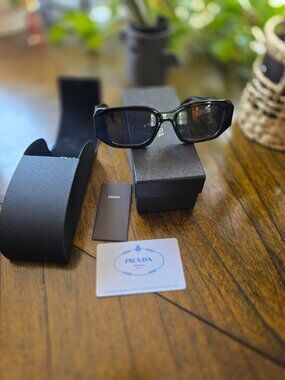 Prada woman's sunglasses